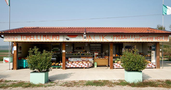 Azienda Agricola Torelli Mauro: the kiosk selling watermelons and vegetables in Reggiolo